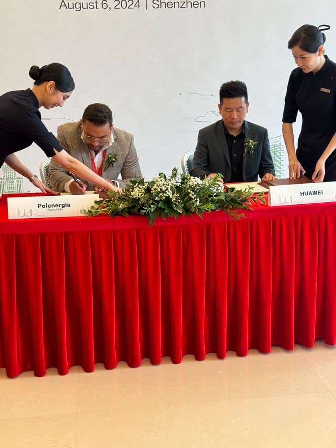 Podpisanie umowy partnerskiej z Huawei, Shenzhen, sierpień 2024. Współpracę z Huawei Kamil Sankowski rozpoczął jeszcze w Polenergii - dziś kontynuuje ją w NEXBE.