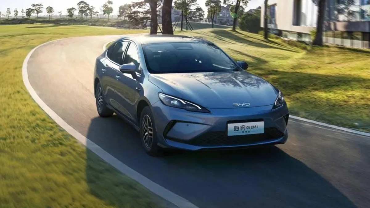 BYD Seal 05 - widok z boku