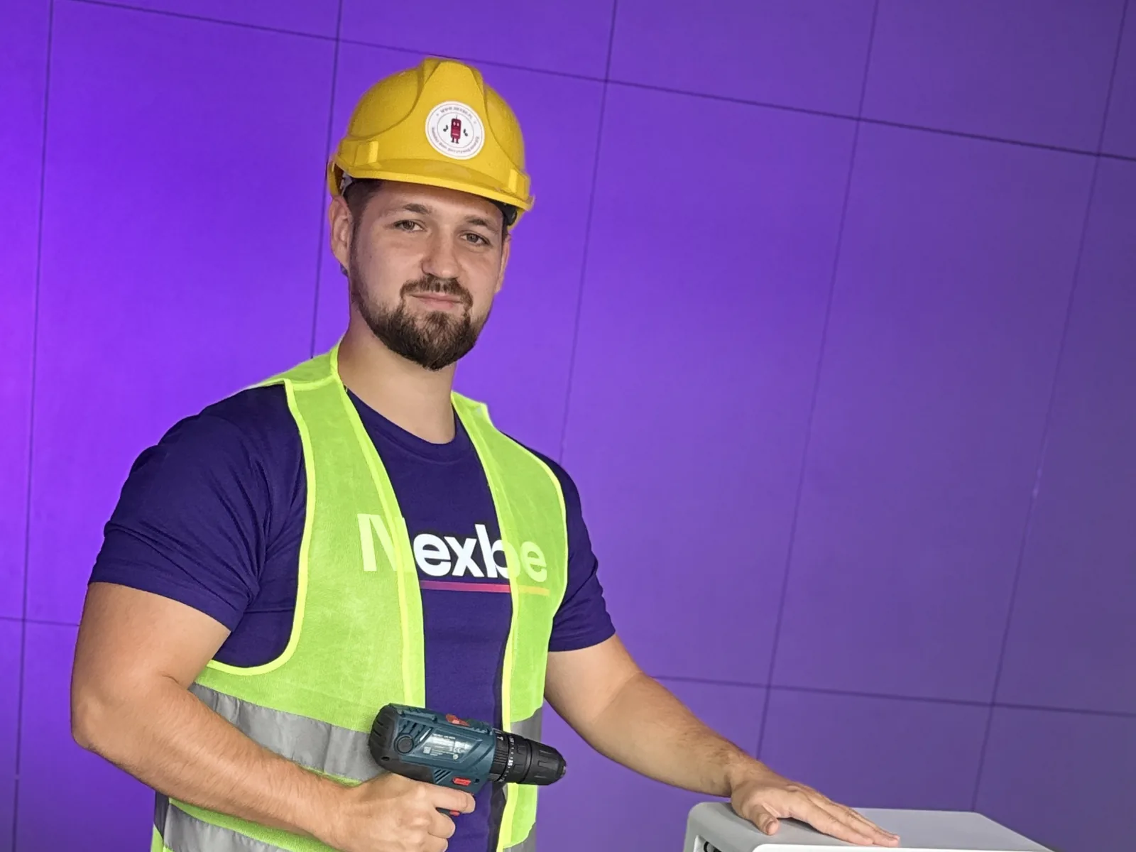 Monter NEXBE przy magazynie energii, obsługa regionu Łask