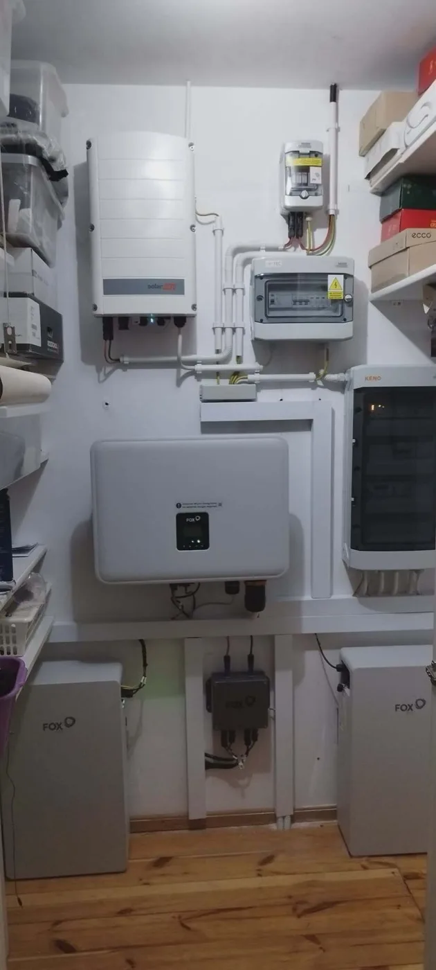 Montaż magazynu energii FoxESS 17,28 kWh w Stare Babice (1/3)