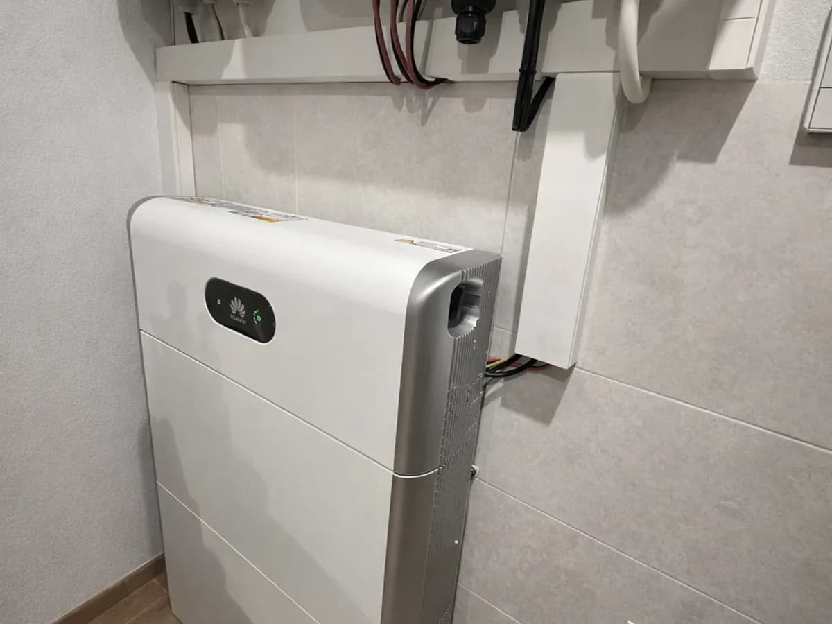 Montaż magazynu energii Huawei LUNA2000 10 kWh w Łódź (1/2)