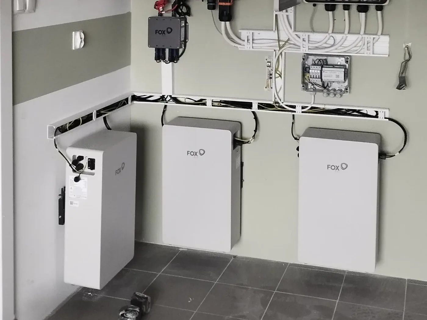 Montaż magazynu energii FoxESS 17,28 kWh (1/3)