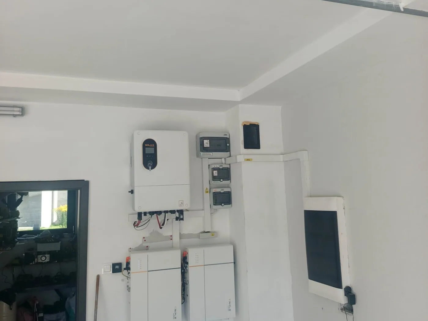 Montaż magazynu energii SolaX T-BAT-SYS-LV D53 (21,2 kWh) (1/2)