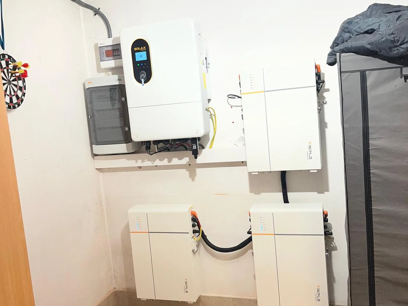 Montaż magazynu energii SolaX T-BAT-SYS-LV D53 (15,9 kWh) (1/3)