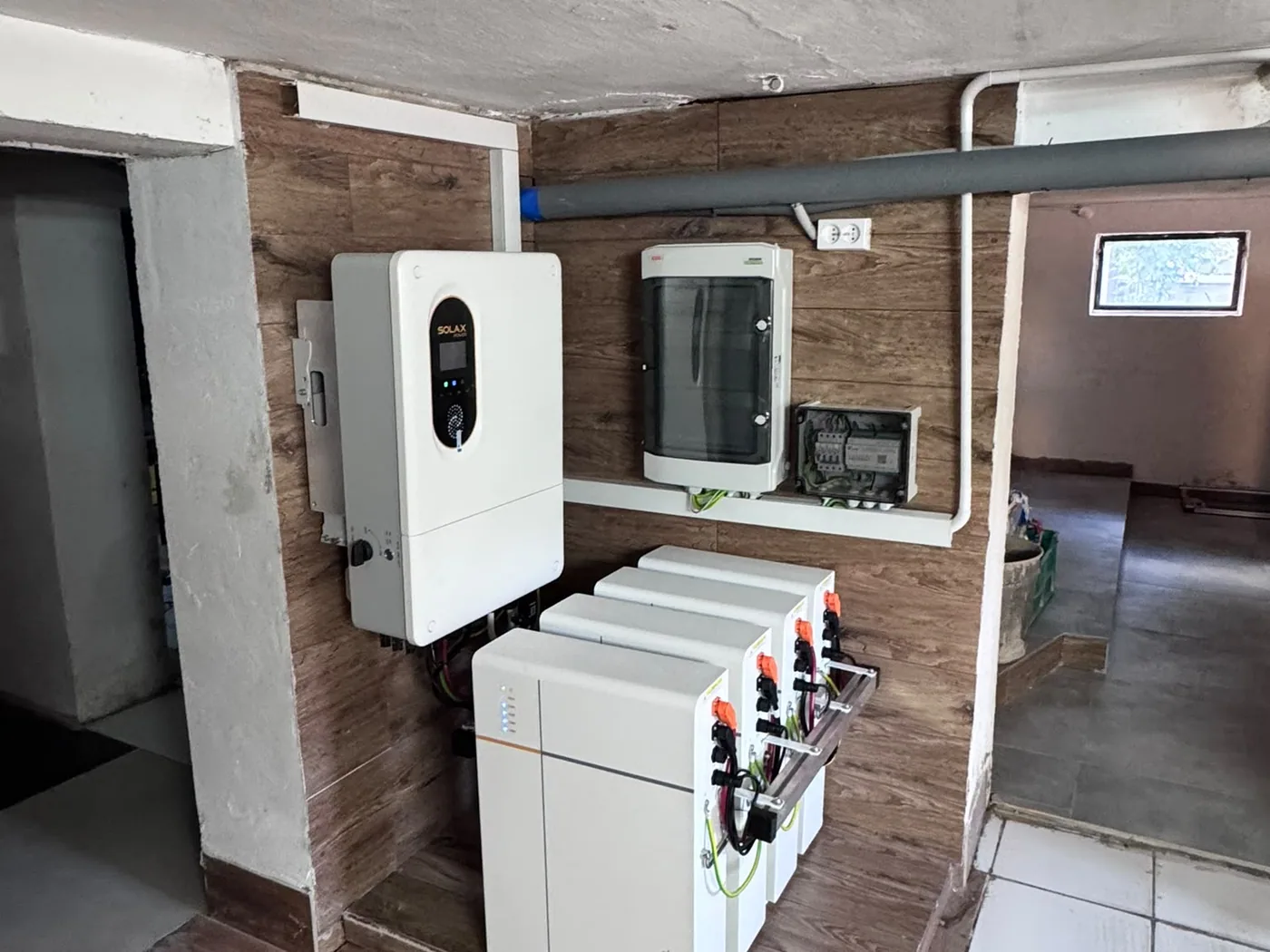 Montaż magazynu energii SolaX T-BAT-SYS-LV D53, 4 moduły (21,2 kWh) (1/3)