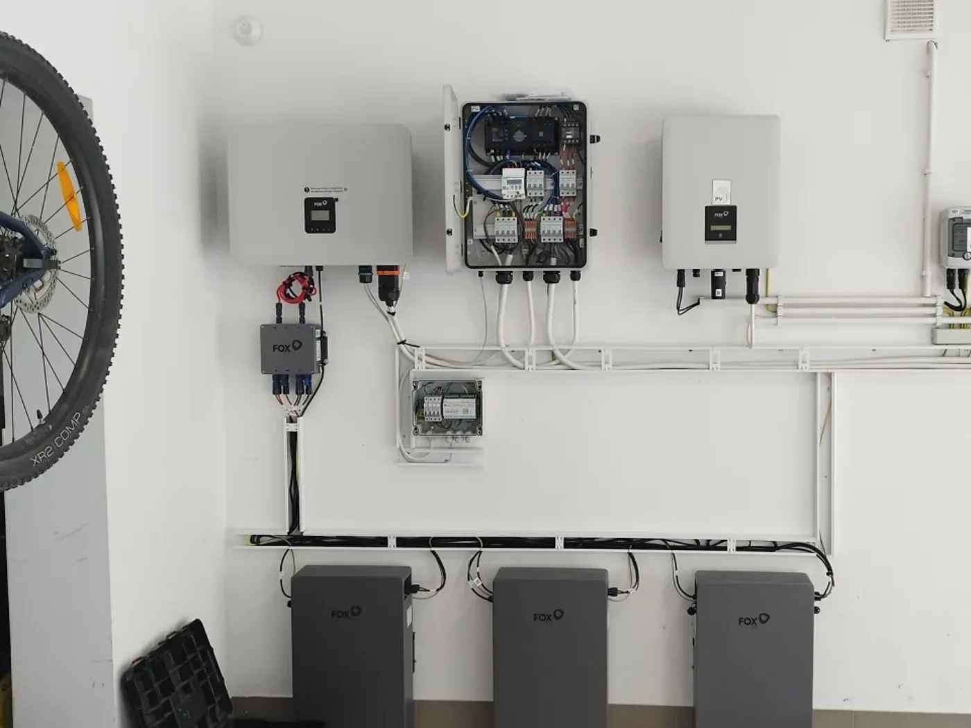 Montaż magazynu energii FoxESS 15,54 kWh w Stare Babice (1/3)