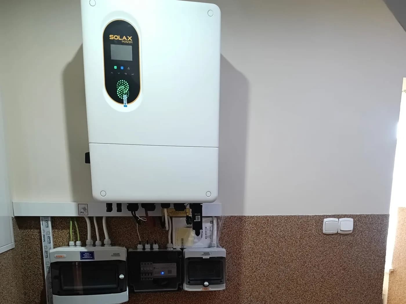 Montaż magazynu energii SolaX T-BAT-SYS-LV D53, 3 moduły (15,9 kWh) w Podgaje (1/2)