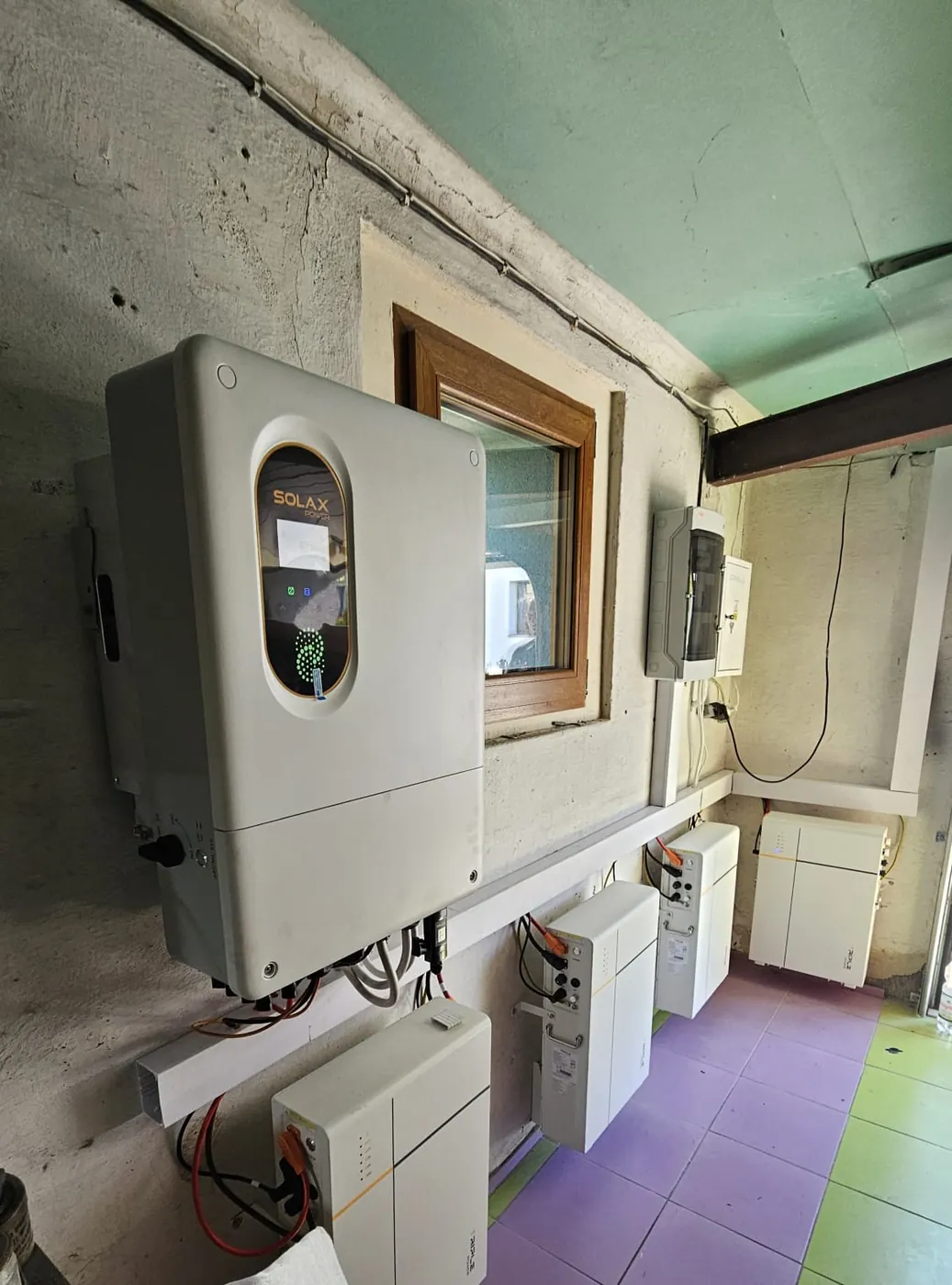 Magazyn energii SolaX T-BAT-SYS-LV D53, cztery moduły zamontowany w Pszów. Realizacja NEXBE.