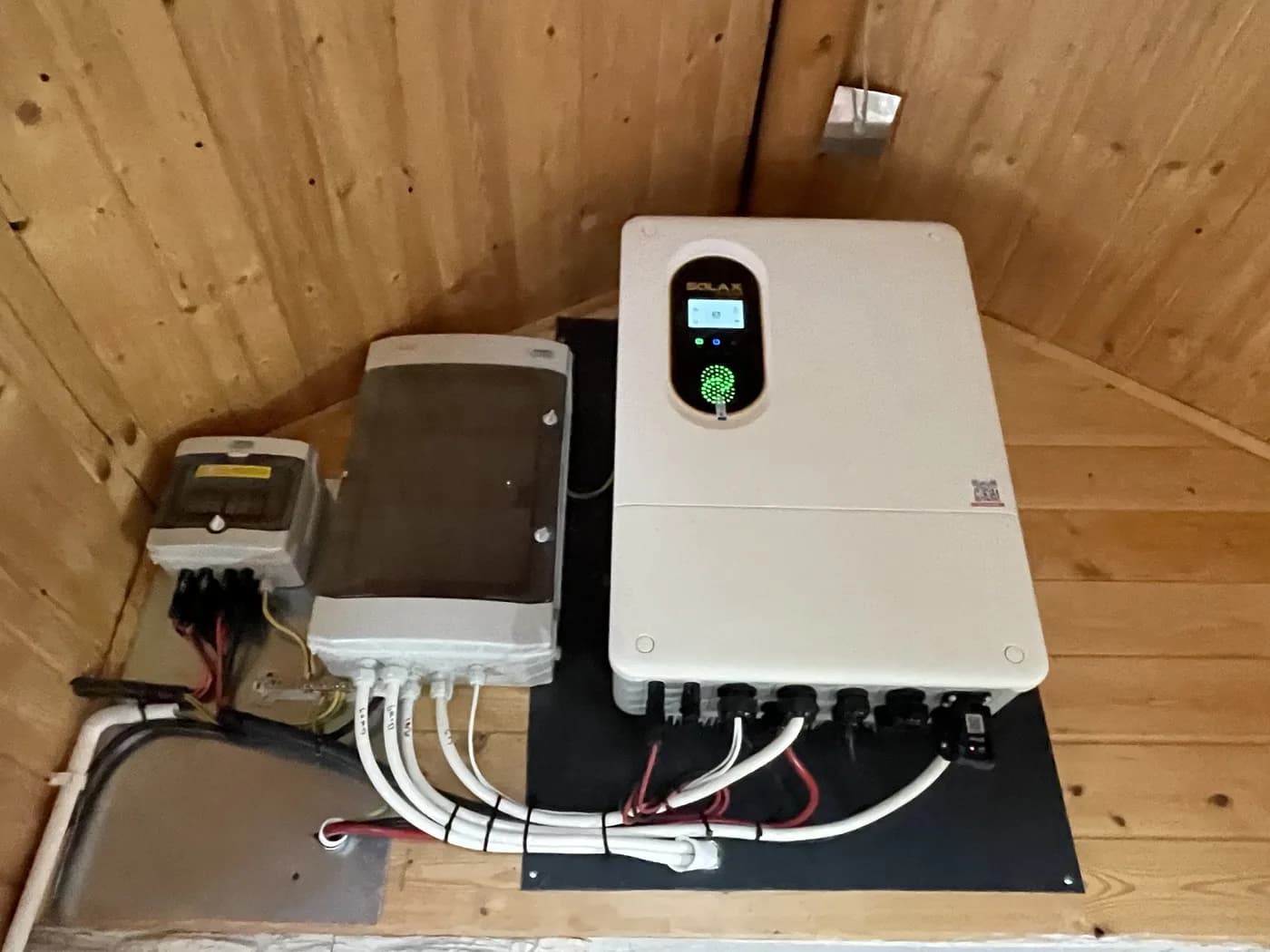 Montaż magazynu energii SolaX T-BAT-SYS-LV D53, trzy moduły w Tczew