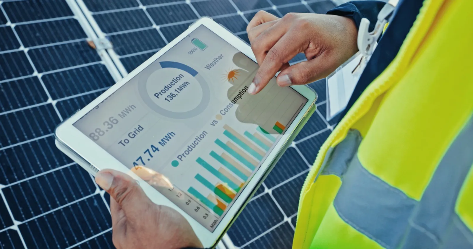 Inżynier NEXBE dobiera konfigurację magazynu energii na tablecie